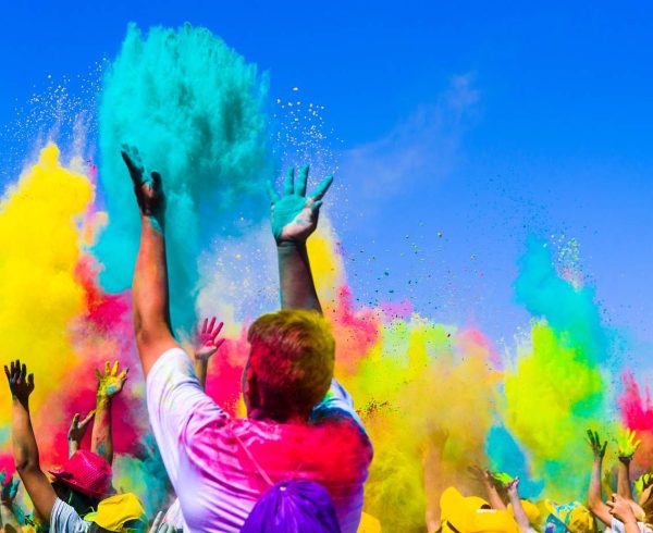 organizacja festiwalu kolorów z proszkiem holi urodziny proszek holi impreza