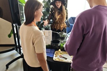 andrzejkowa zabawa wróżenie w wosku w biurze